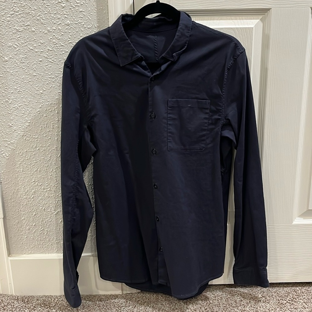 Lululemon men’s casual button down (m)